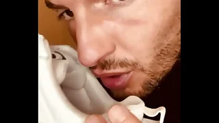 Onlyrubensal desnud&aacute;ndose